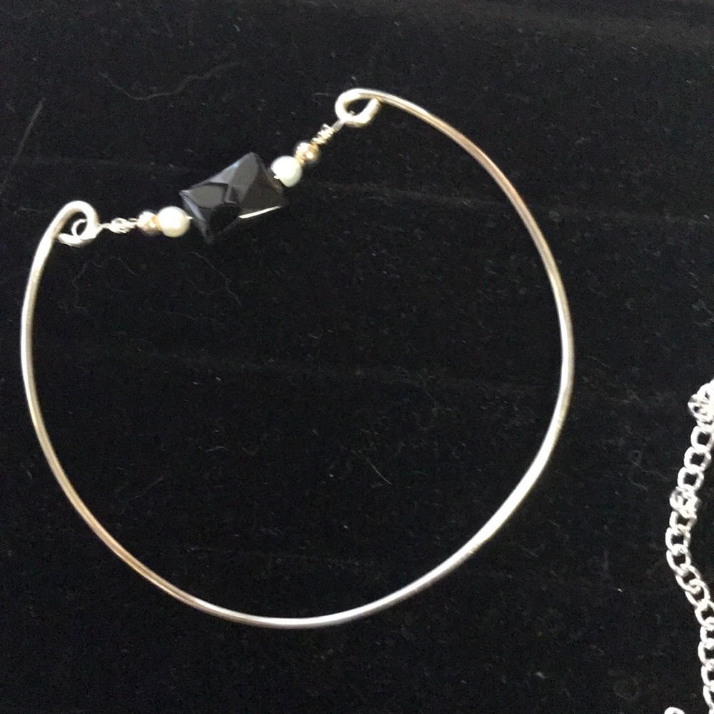 Silver and Black Jewelry Set - Picture 2 of 8